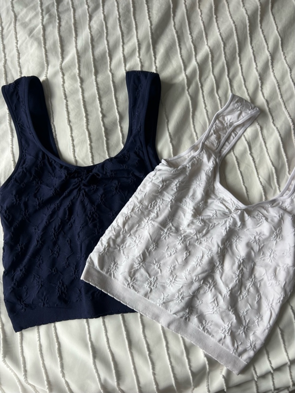 Bundle - Aerie Textured Scoop Neck Tank Crop Top - Navy & White